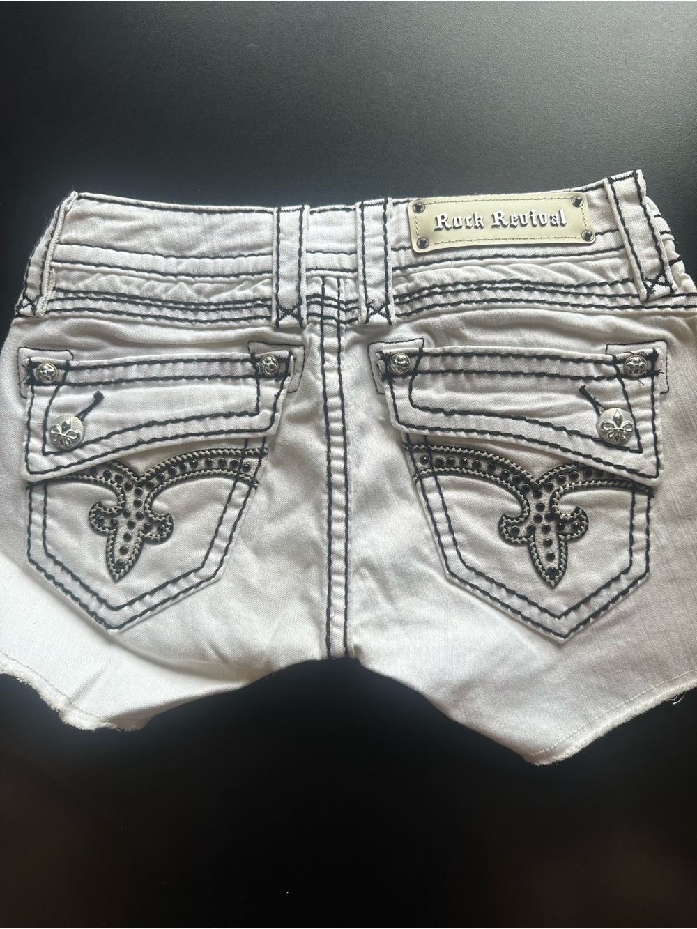 NWOT Rock Revival Women's White Embellished Denim Shorts Johanna